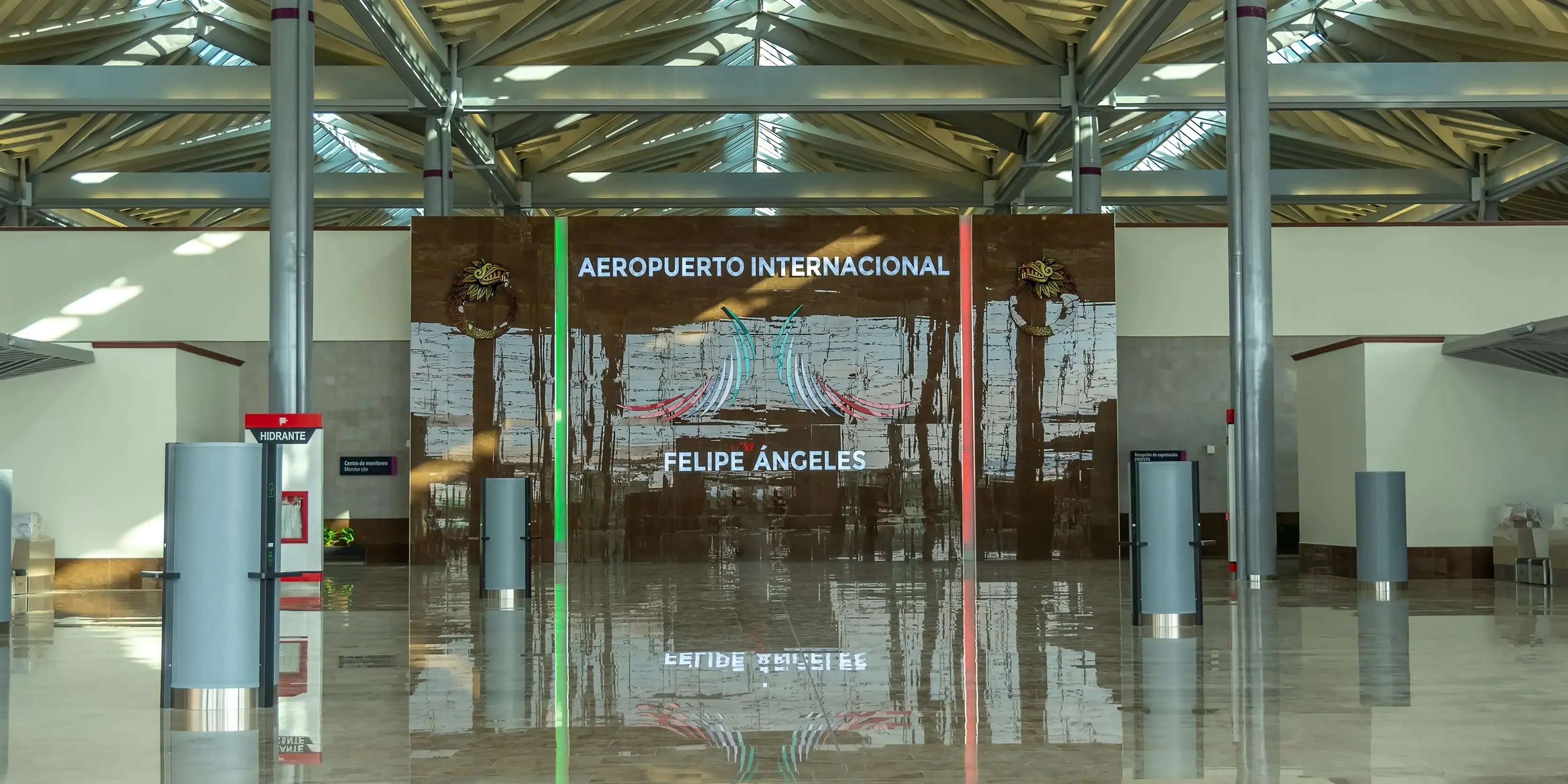 Entrada del Aeropuerto Internacional AIFA Felipe Angeles en Tecámac Estado de México