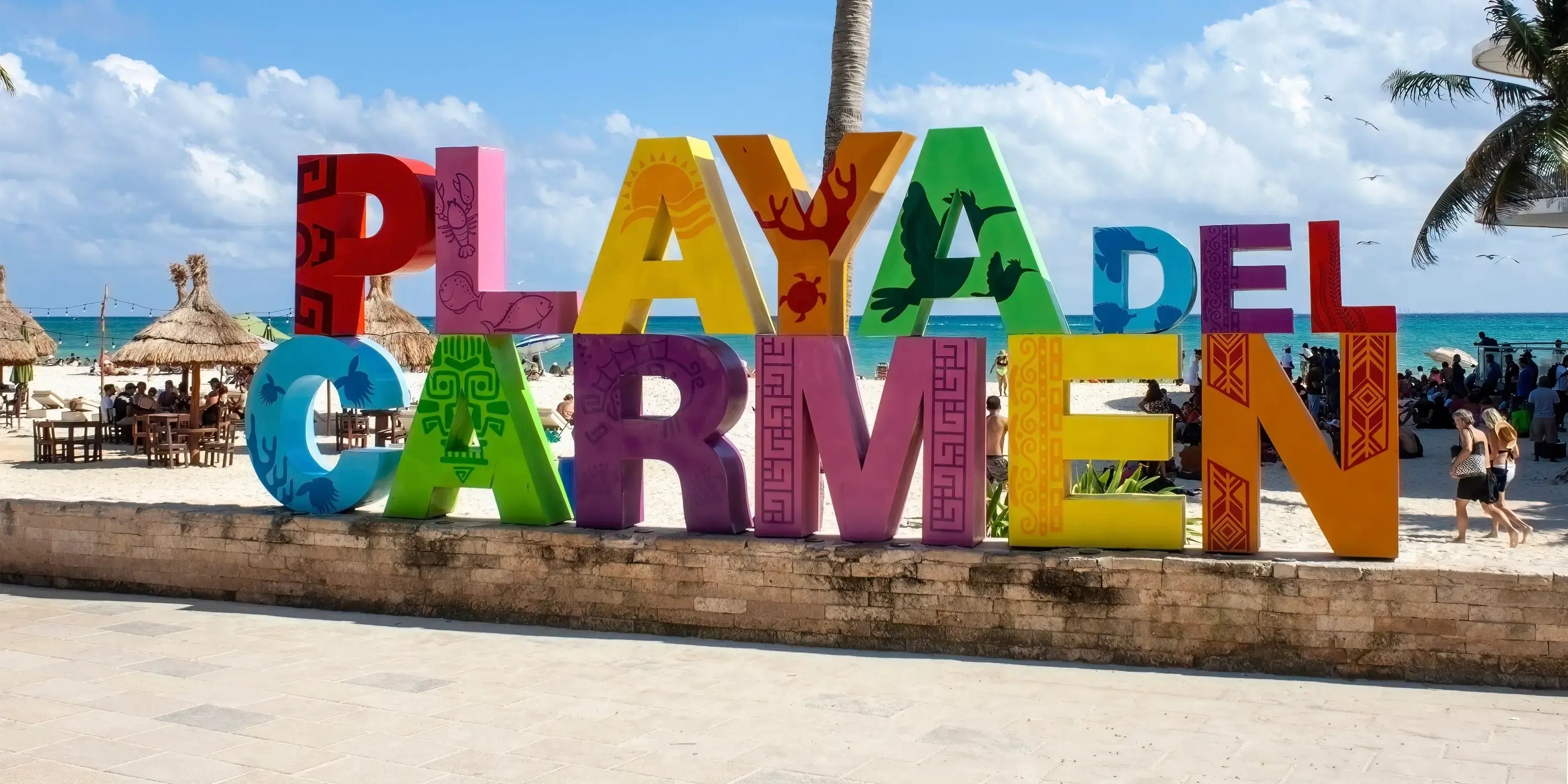 Letras de Playa del Carmen, zona con mayor crecimiento inmobiliario en México