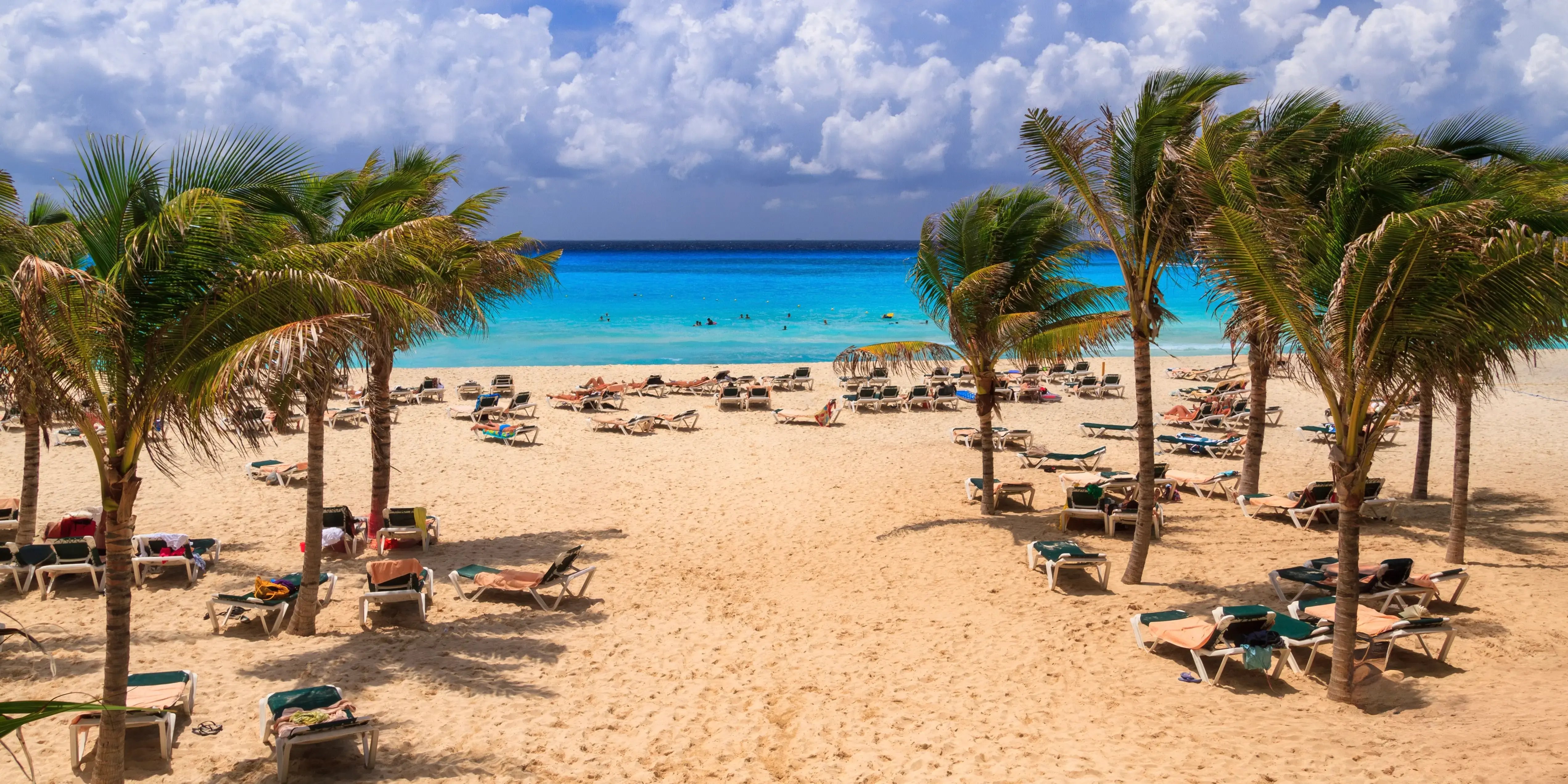Playa en el mar Caribe en Playa del Carmen, México