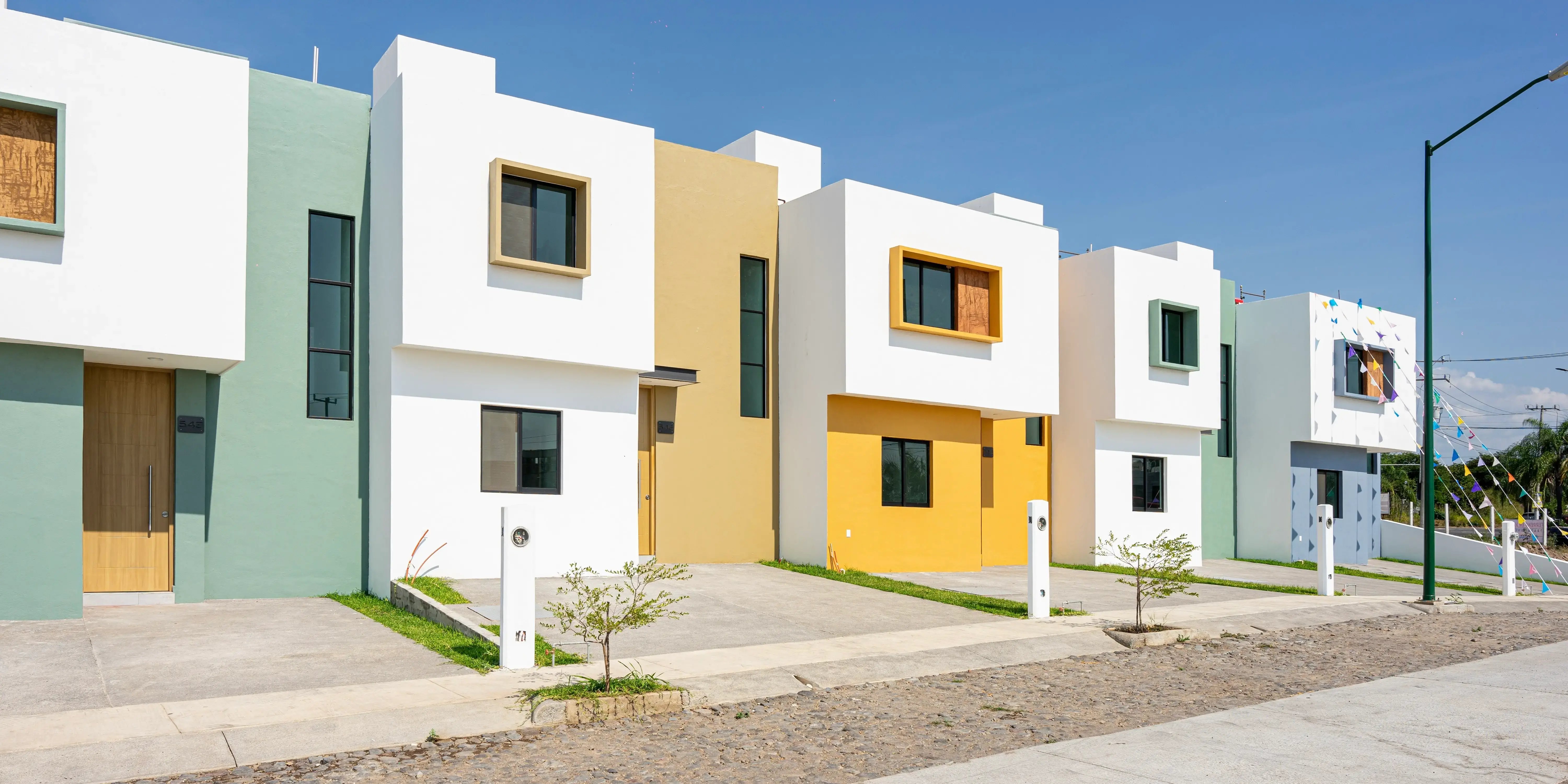 Tipos y estilos de vivienda, cinco casas de interés social