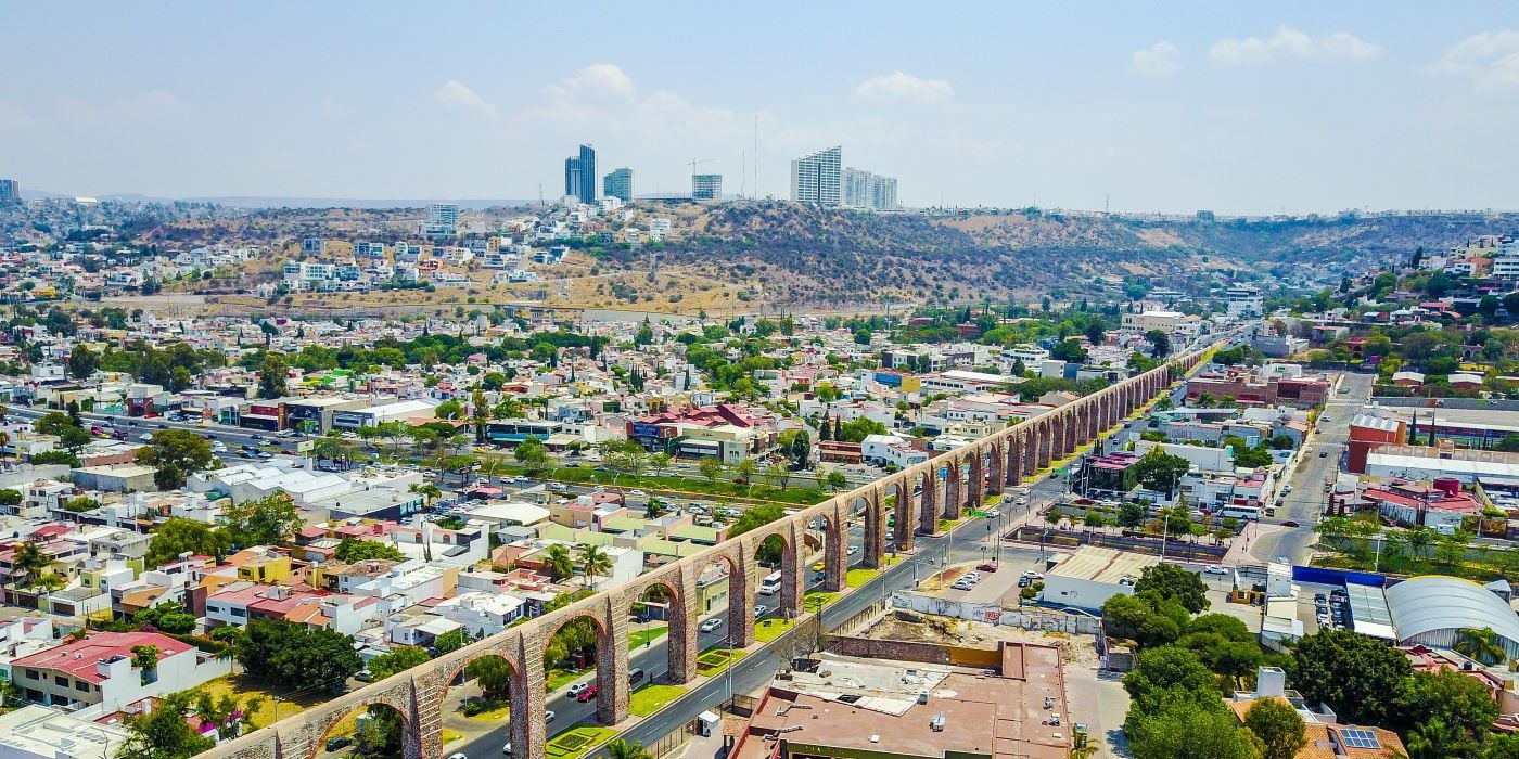 Vista panorámica de la Ciudad de Querétaro, actualmente un lugar increíble para invertir y crecer con una nueva casa.