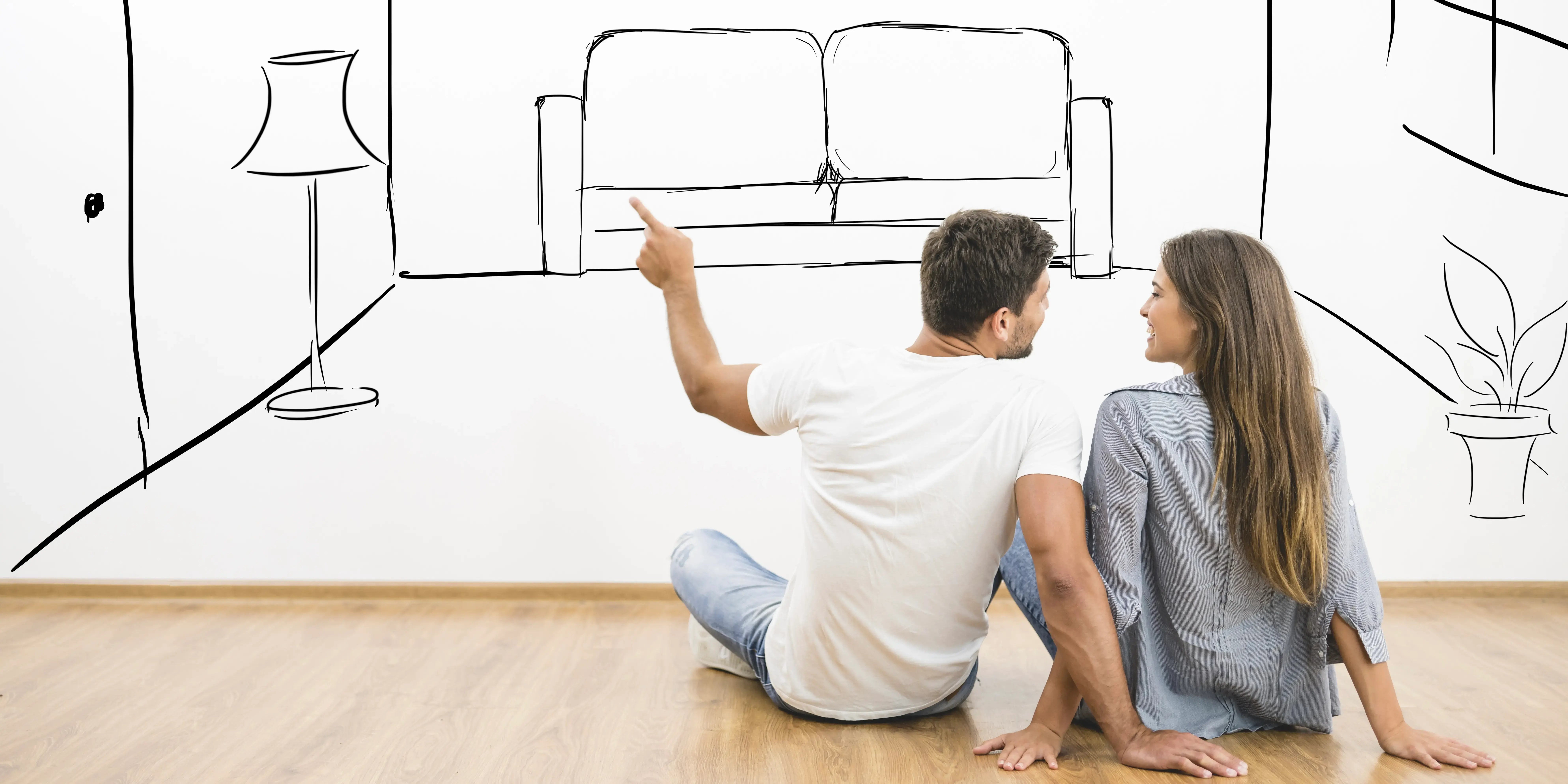 pareja imaginando como acomodar sus muebles. decoracion de interiores casas pequeñaó